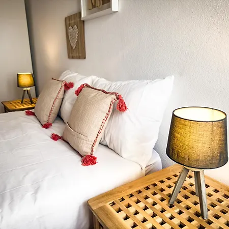 Superb 3 Bedroom - Beachfront - Old Town