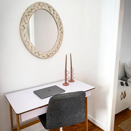 Superb 3 Bedroom - Beachfront - Old Town Apartmán *