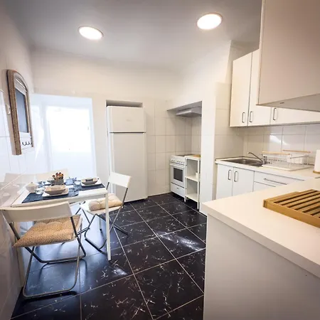 Superb 3 Bedroom - Beachfront - Old Town