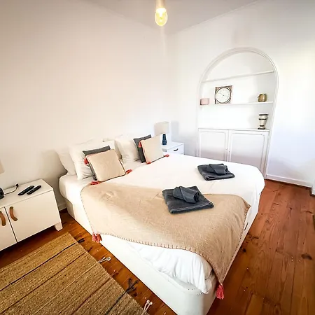 Daire Superb 3 Bedroom - Beachfront - Old Town Cascais