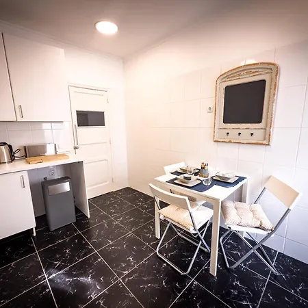 Superb 3 Bedroom - Beachfront - Old Town דירה *