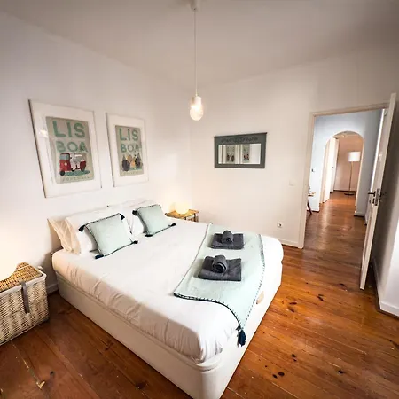 Superb 3 Bedroom - Beachfront - Old Town *