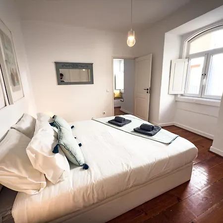 Superb 3 Bedroom - Beachfront - Old Town