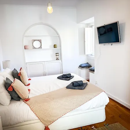 Superb 3 Bedroom - Beachfront - Old Town קסקאיס
