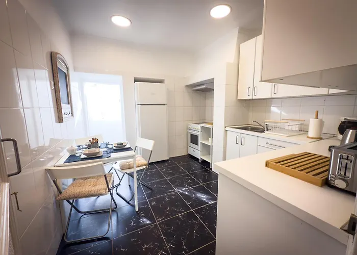 Superb 3 Bedroom - Beachfront - Old Town