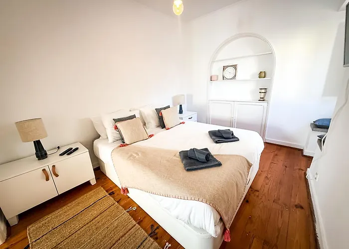 アパート Superb 3 Bedroom - Beachfront - Old Town カスカイス