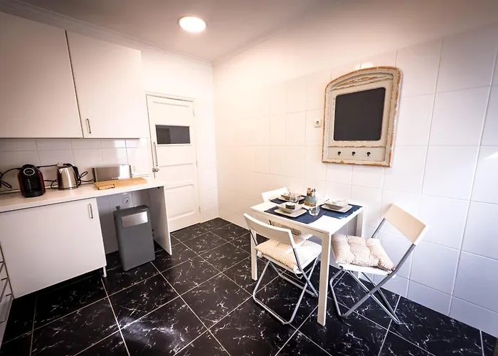 Superb 3 Bedroom - Beachfront - Old Town Διαμέρισμα *