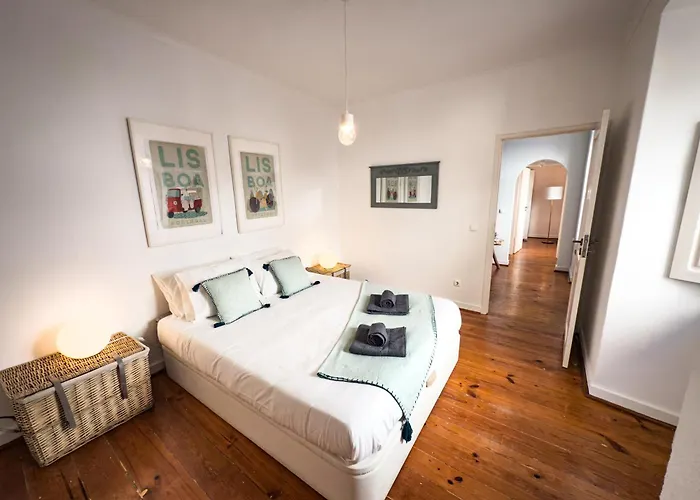 Superb 3 Bedroom - Beachfront - Old Town *