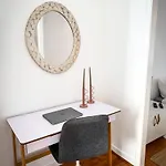 Superb 3 Bedroom - Beachfront - Old Town Appartement *