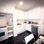 Superb 3 Bedroom - Beachfront - Old Town Appartement
