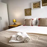 Superb 3 Bedroom - Beachfront - Old Town Appartement *