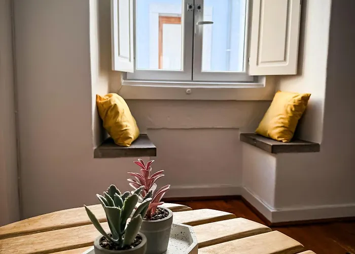 Daire Superb 3 Bedroom - Beachfront - Old Town Cascais
