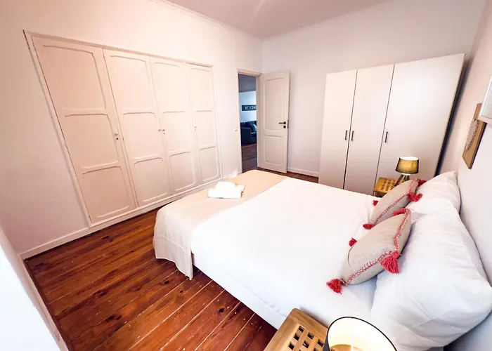 Daire Superb 3 Bedroom - Beachfront - Old Town Cascais